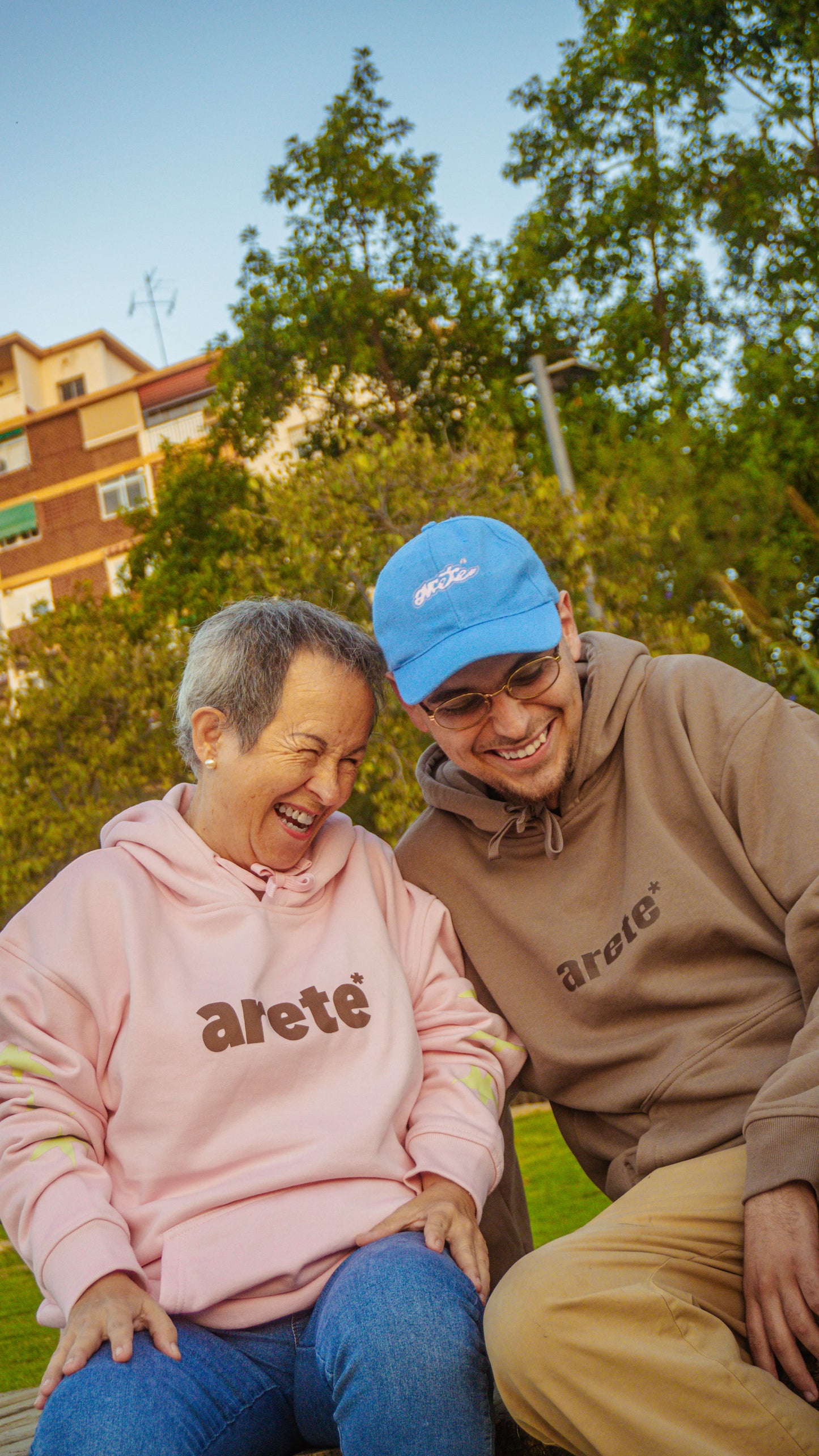 SUDADERA ARETE, BUSINESS BASIC - MARRÓN || WINTER24