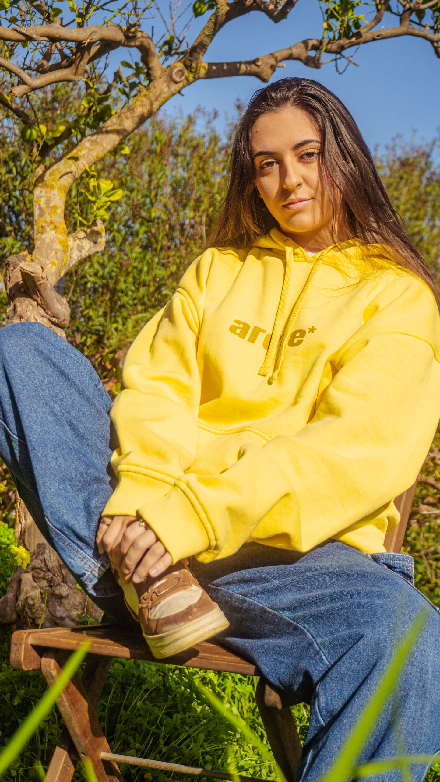 SUDADERA ARETE, BUSINESS BASIC - AMARILLO || WINTER24